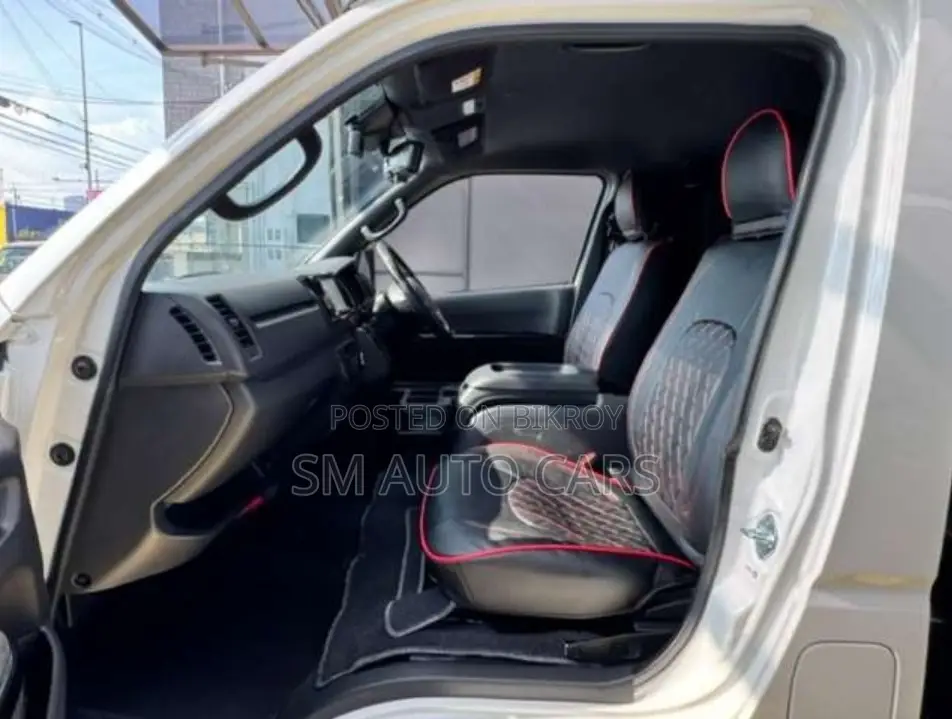 Toyota HiAce 2022 White