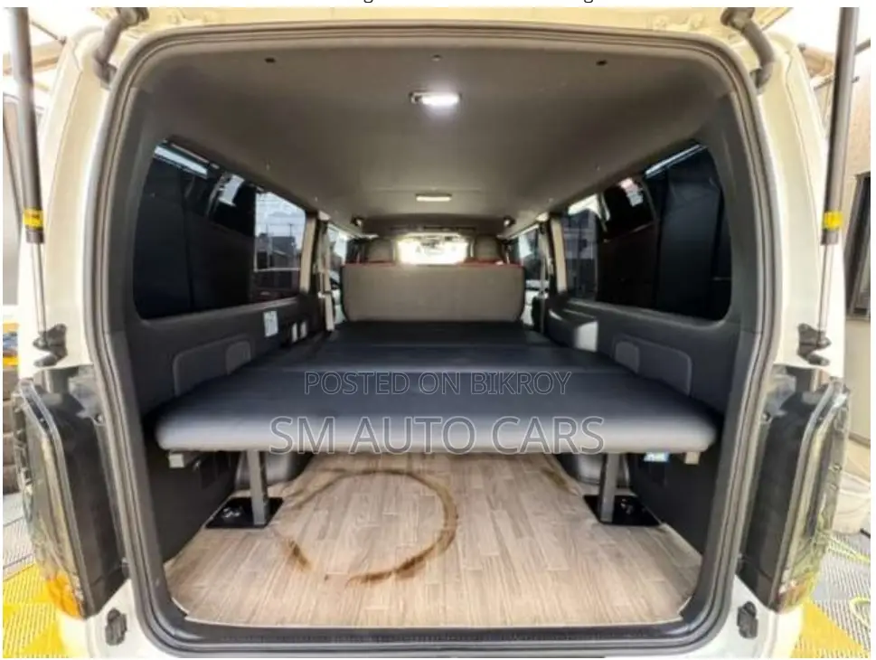 Toyota HiAce 2022 White