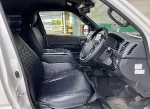 Toyota HiAce 2022 White