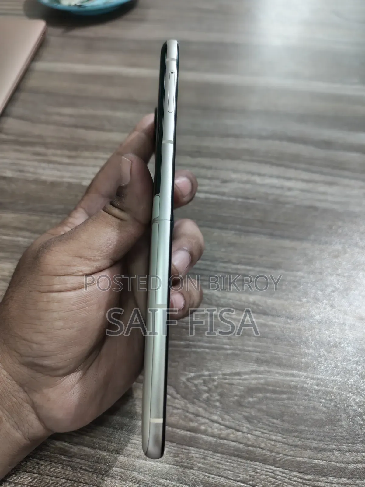 নিউ মোটোরোলা রেজর ৫০ আল্ট্রা ২৫৬ জিবি ব্রোঞ্জ