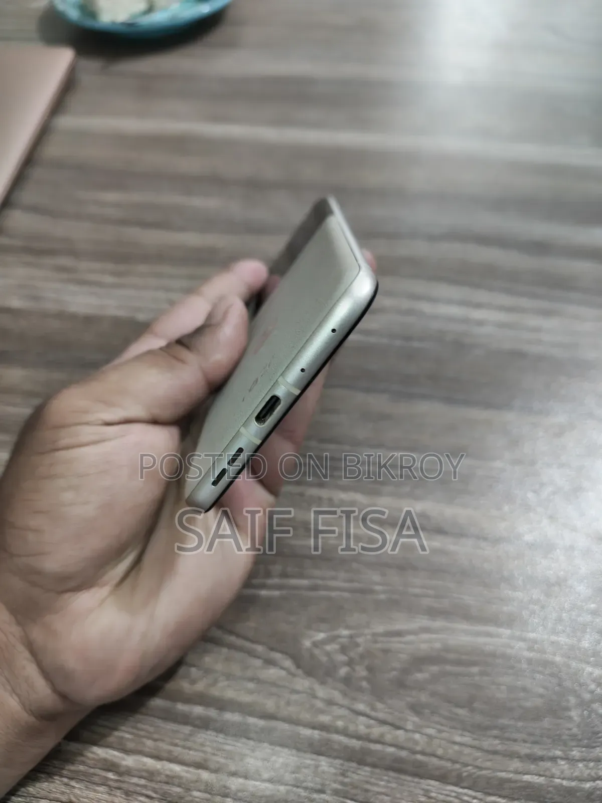 নিউ মোটোরোলা রেজর ৫০ আল্ট্রা ২৫৬ জিবি ব্রোঞ্জ