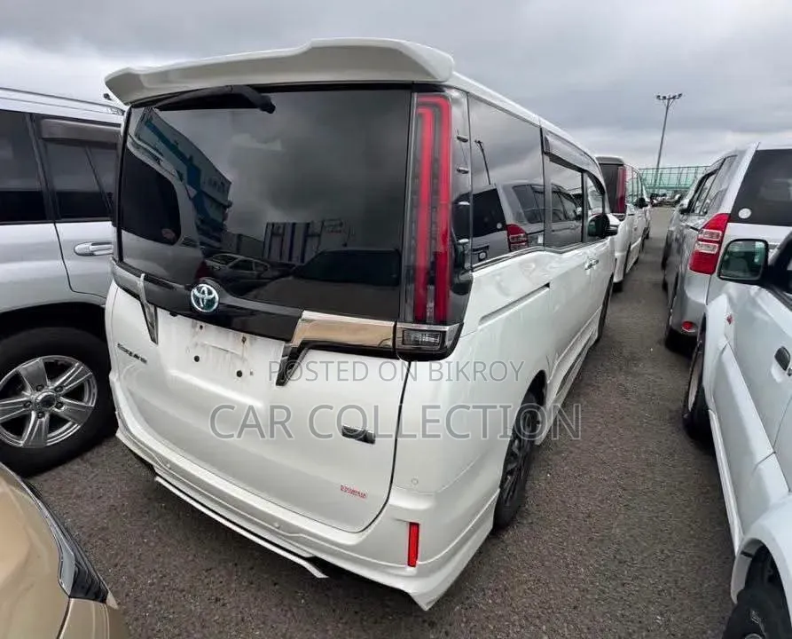 Toyota Esquire 2021 Pearl