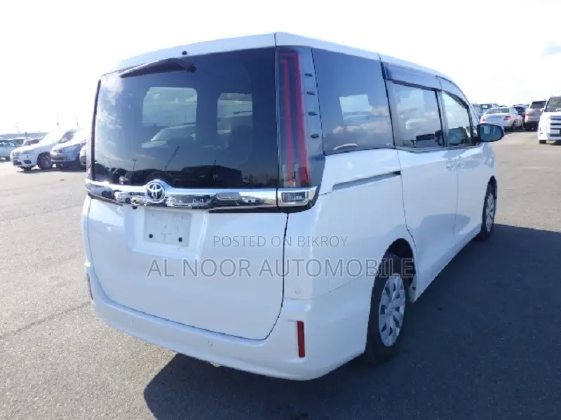 Toyota Noah 2021 Pearl