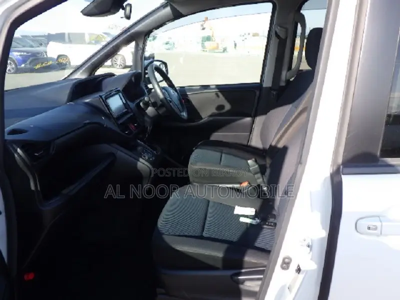 Toyota Noah 2021 Pearl
