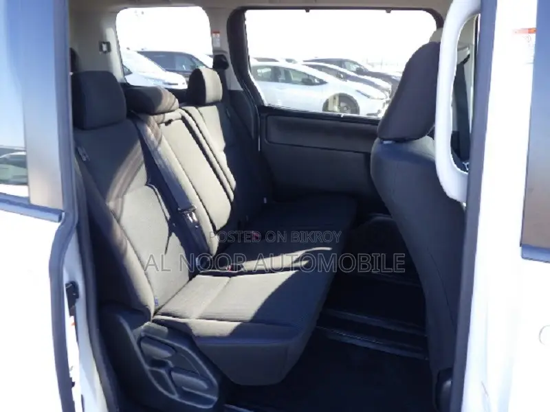 Toyota Noah 2021 Pearl