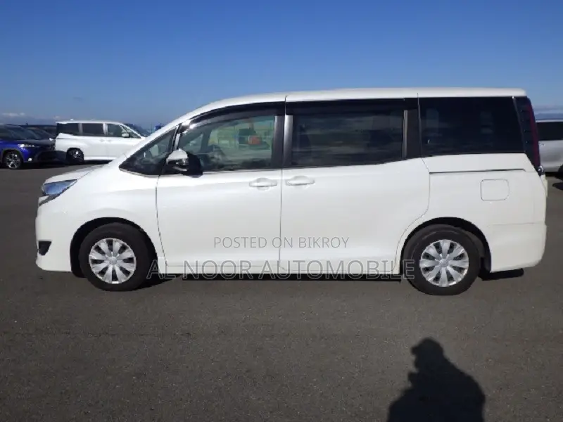Toyota Noah 2021 Pearl