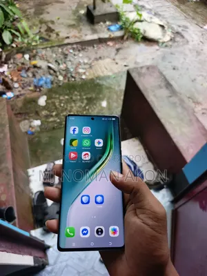 টেকনো ক্যামন ৪০ প্রো ৪জি ২৫৬ জিবি ব্লু