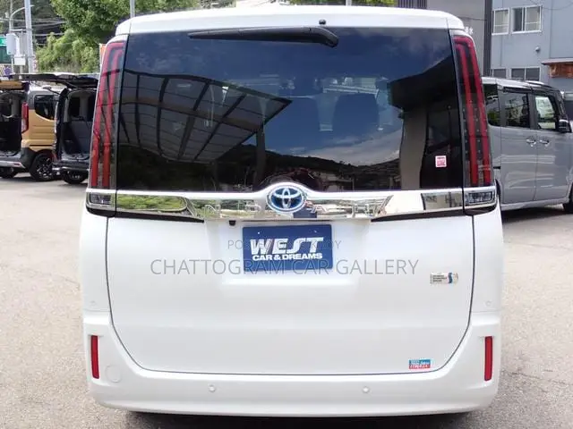 টয়োটা নোয়া ২০২১ পার্ল