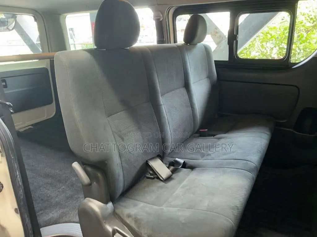 Toyota HiAce 2021 White