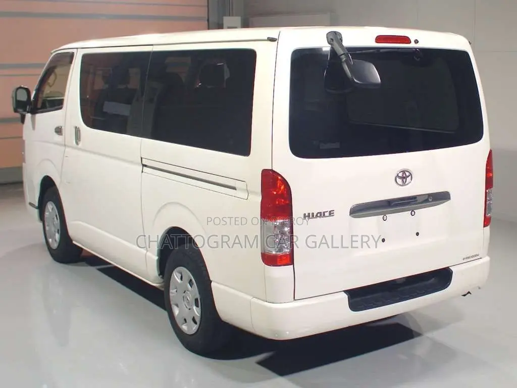 Toyota HiAce 2021 White