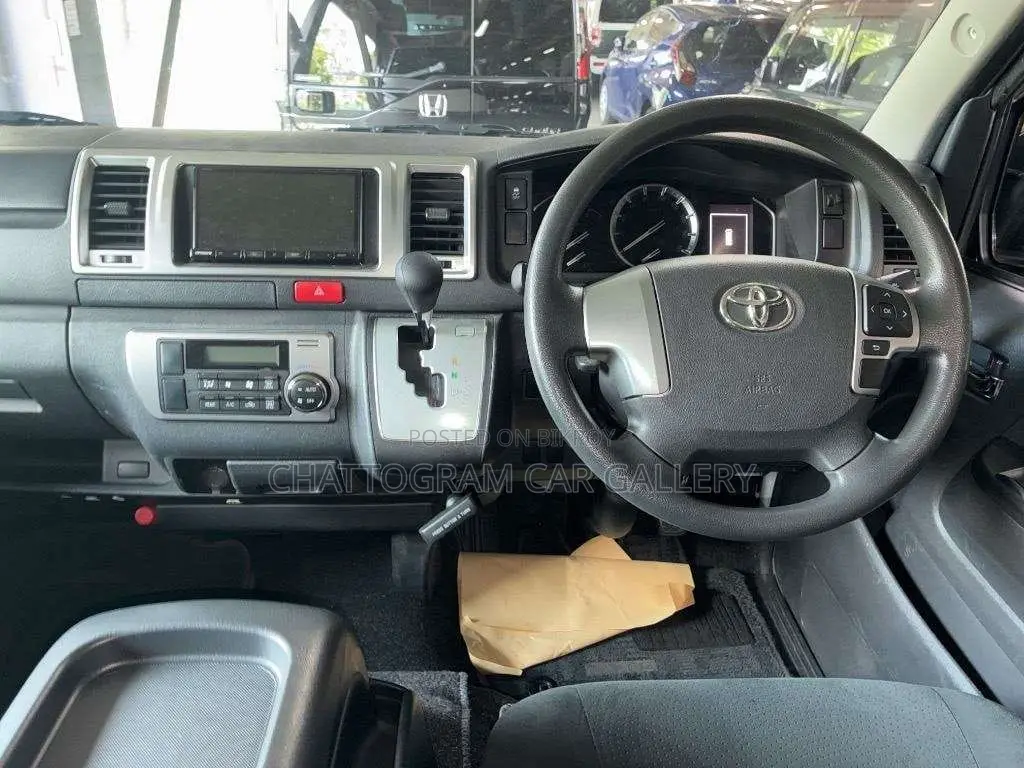 Toyota HiAce 2021 White