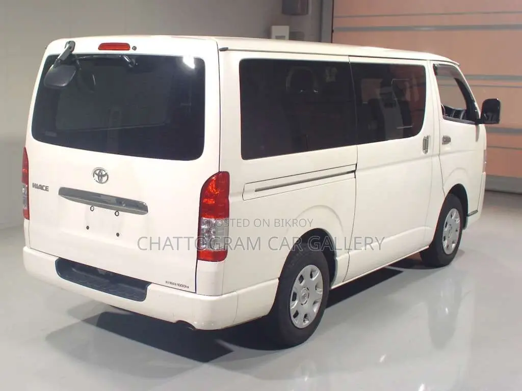 Toyota HiAce 2021 White
