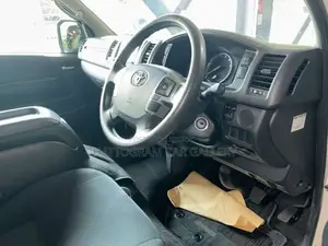 Toyota HiAce 2021 White