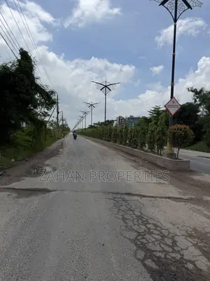 বসুন্ধরা আই ব্লক ৪০ কাঠা প্লট বিক্রি। ৫০ ফিট রাস্তা।