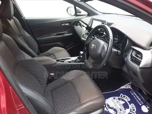 Toyota C-HR XLE Front-Wheel Drive Sport Utility (2.0-Liter 4-Cylinder 2-Automatic) 2018 Red
