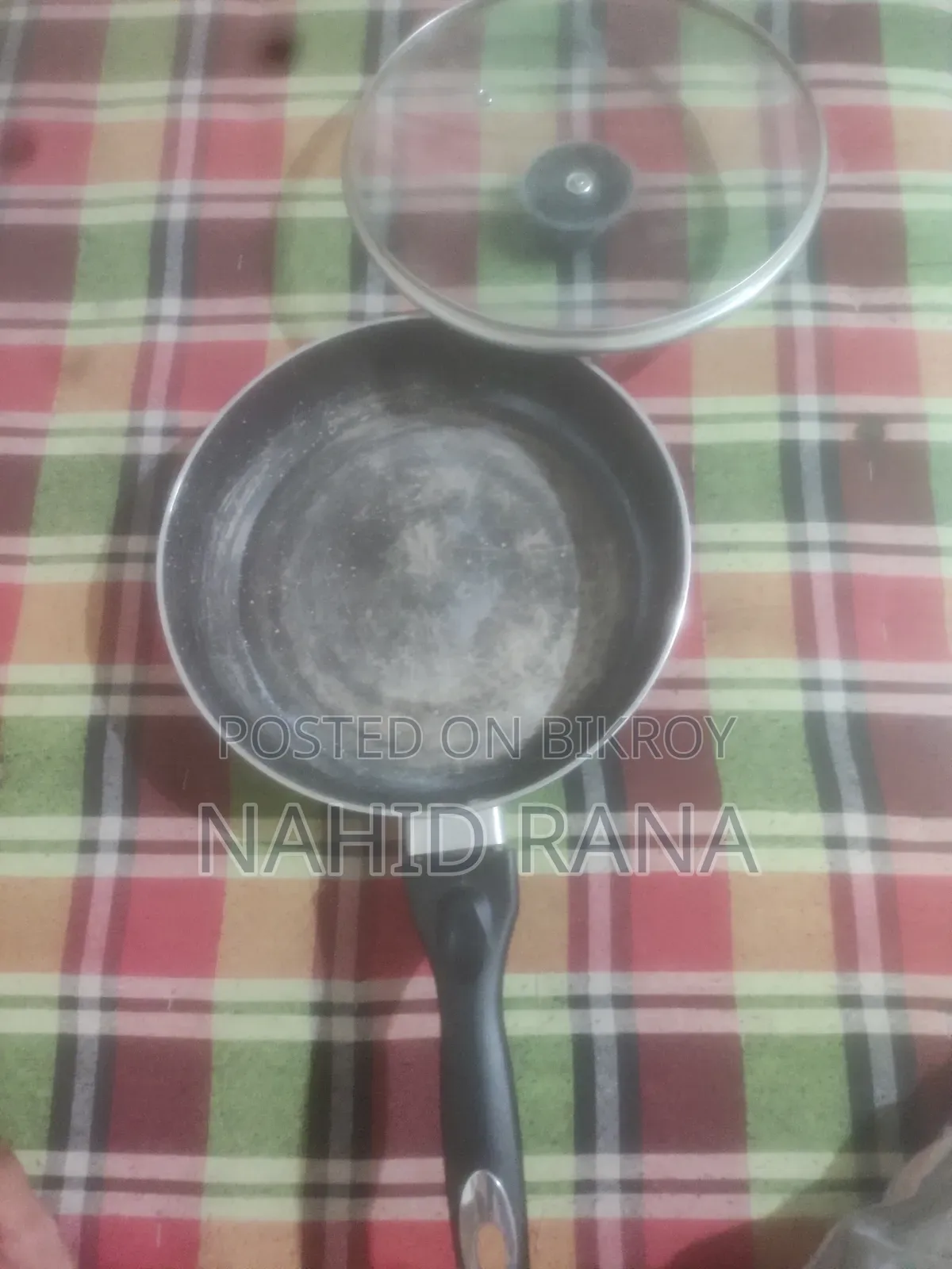 ঢাকনাসহ নন-স্টিক ফ্রাইপ্যান বিক্রি হবে।
