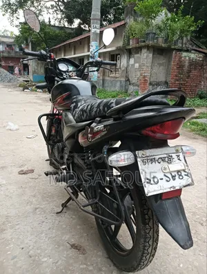 সুজুকি হায়াতে ২০১৫ রেড