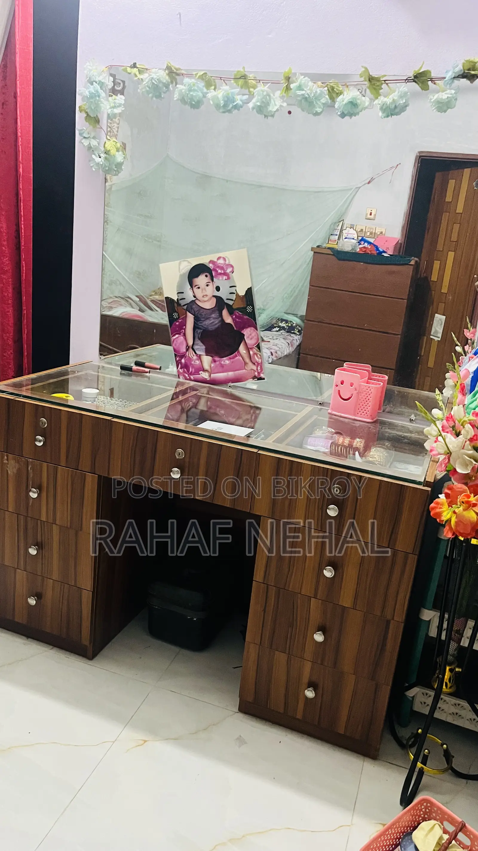 ৪ ফিটের ড্রেসিং টেবিল