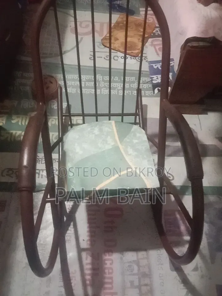 Holding Chair