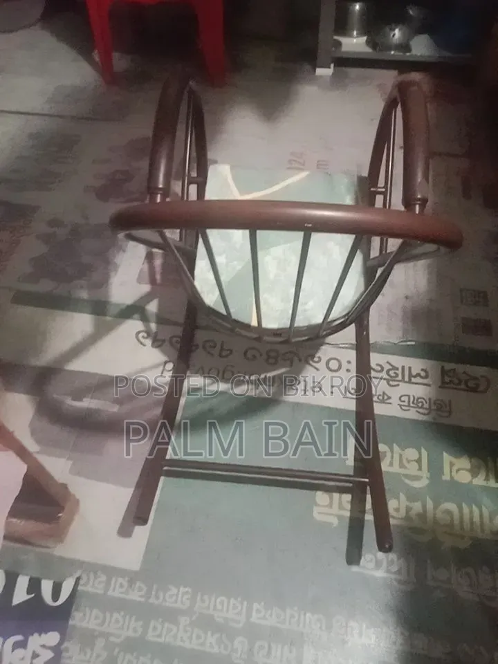Holding Chair