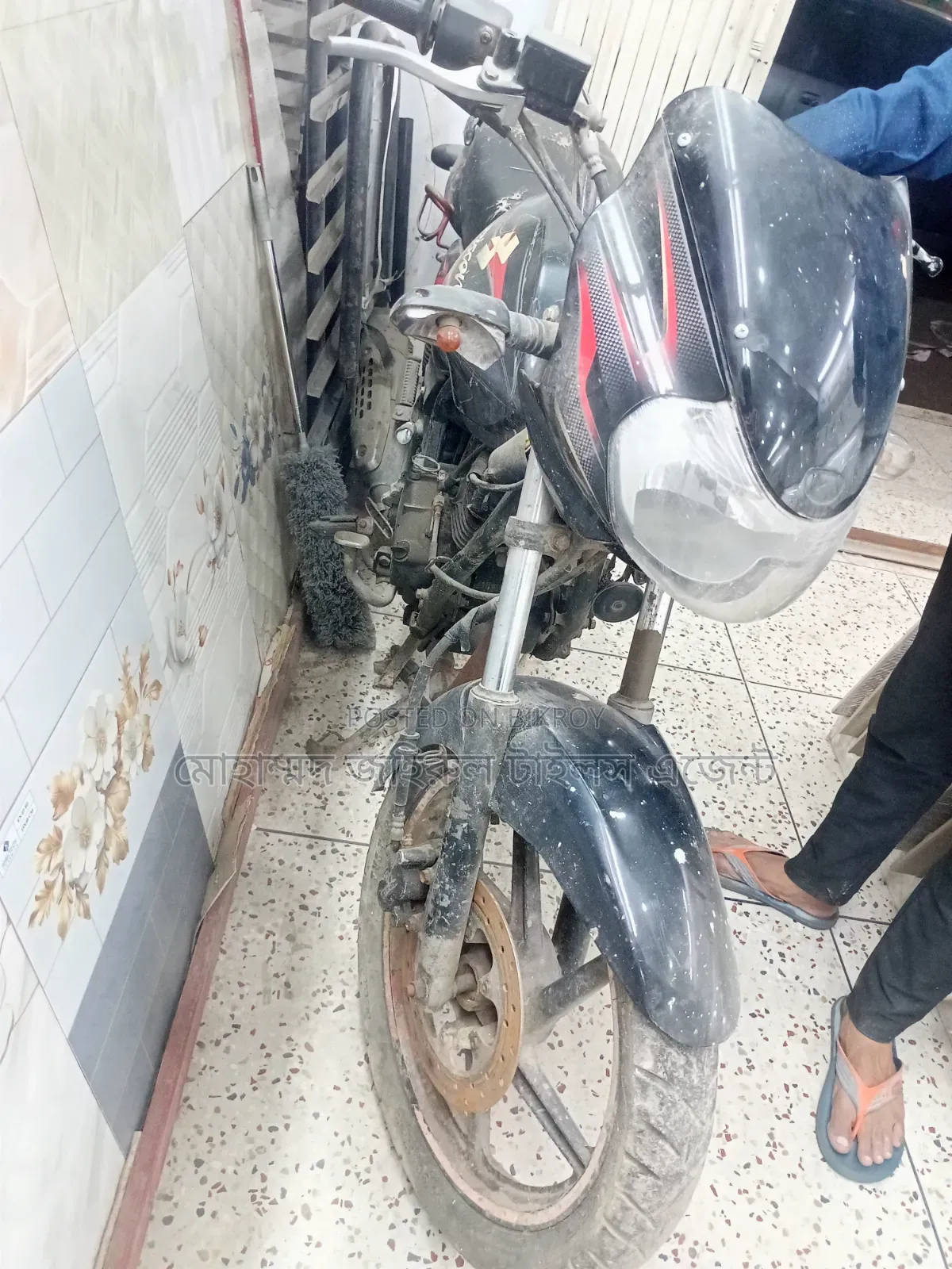 Bajaj Discover 135 2015 Black