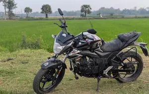 সুজুকি জিক্সার ২০১৭ গ্রে