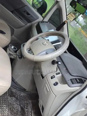 Toyota Noah 2010 Pearl