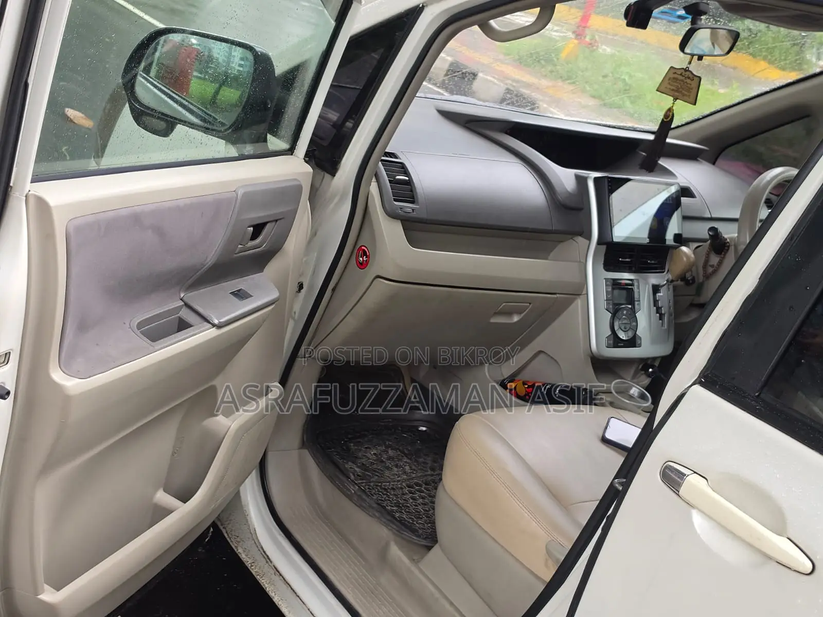 Toyota Noah 2010 Pearl