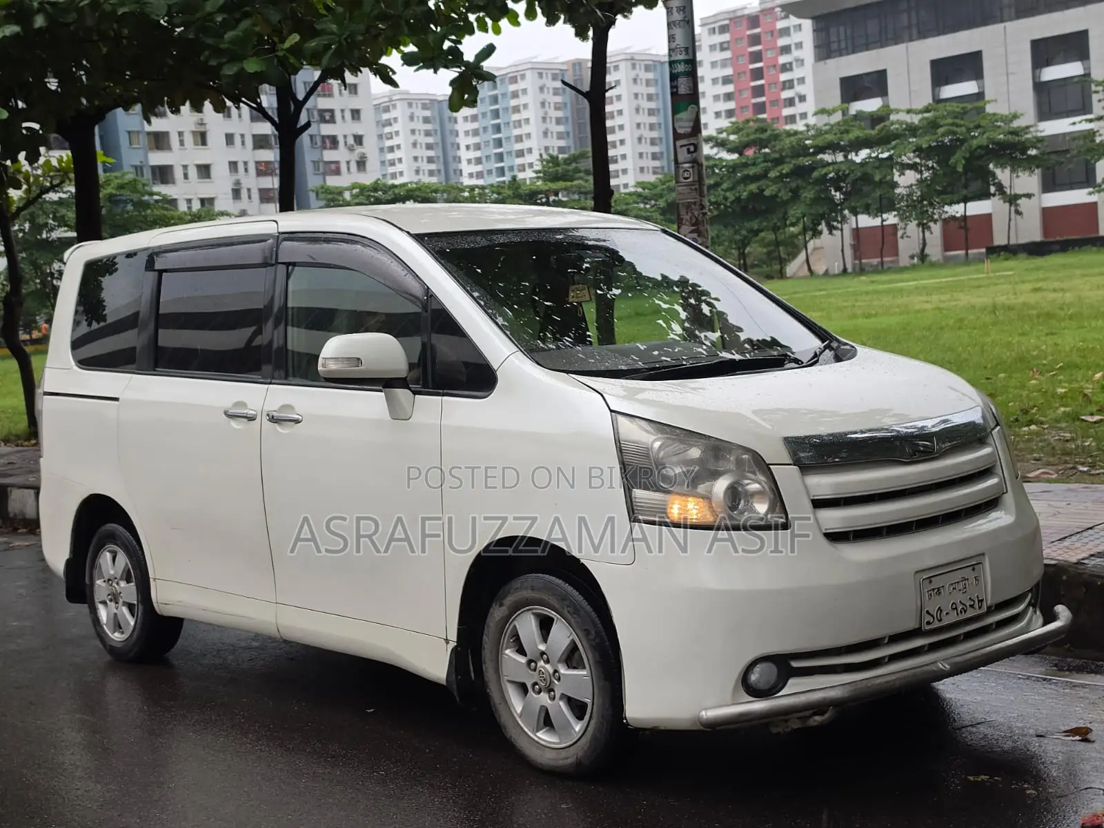 Toyota Noah 2010 Pearl