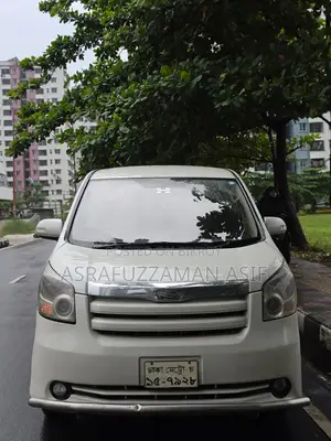 Toyota Noah 2010 Pearl