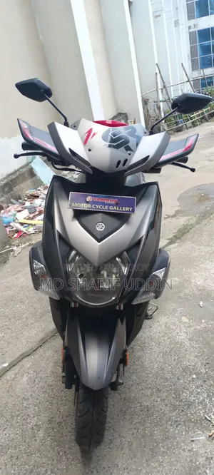ইয়ামাহা ২০২০ গ্রে