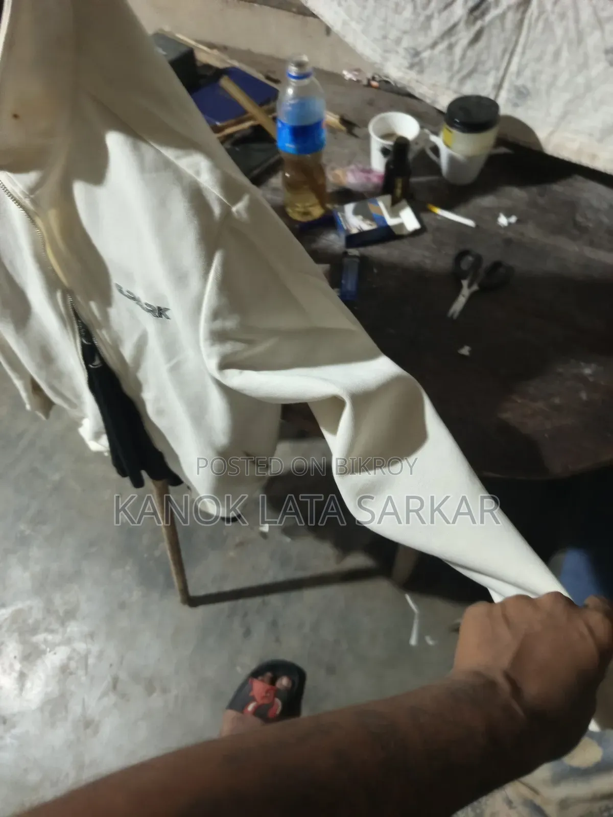 সহজ সাদা নরম তুলার জ্যাকেট চেইন সিস্টেম