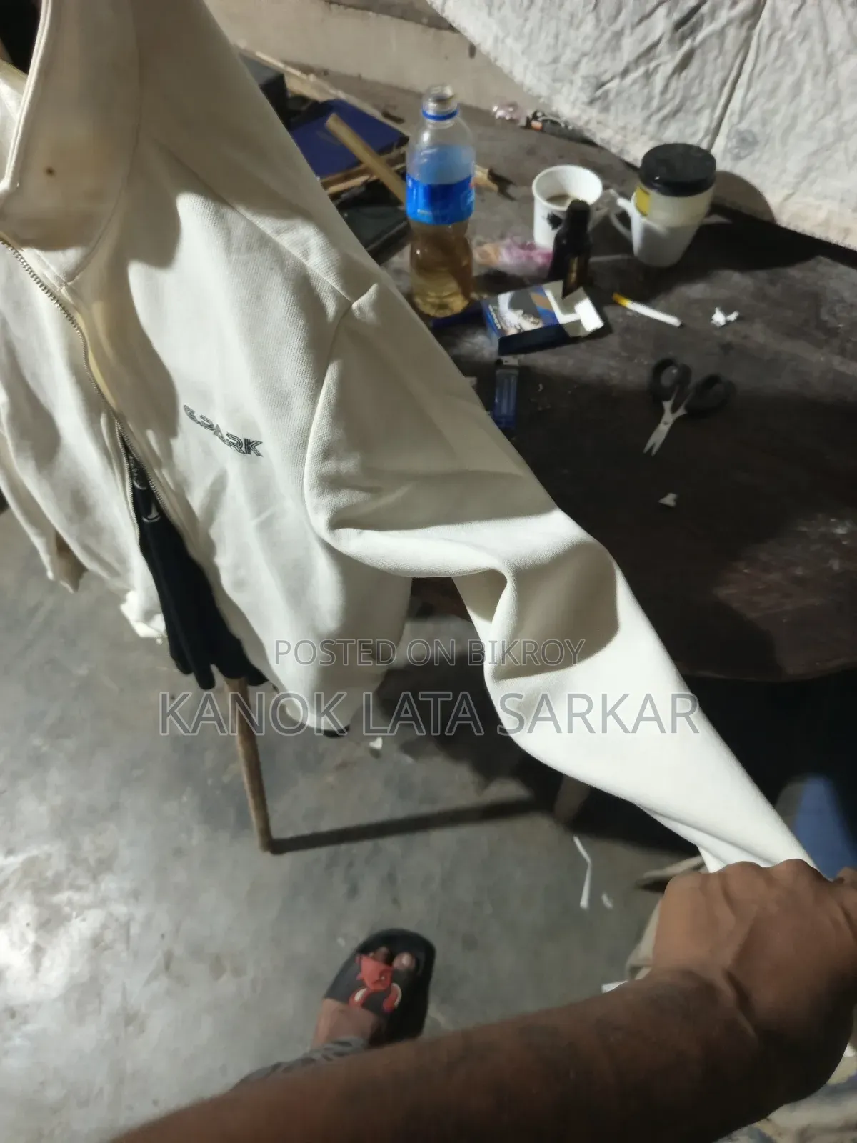 সহজ সাদা নরম তুলার জ্যাকেট চেইন সিস্টেম