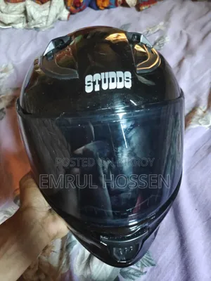 হেলমেট স্টাডস