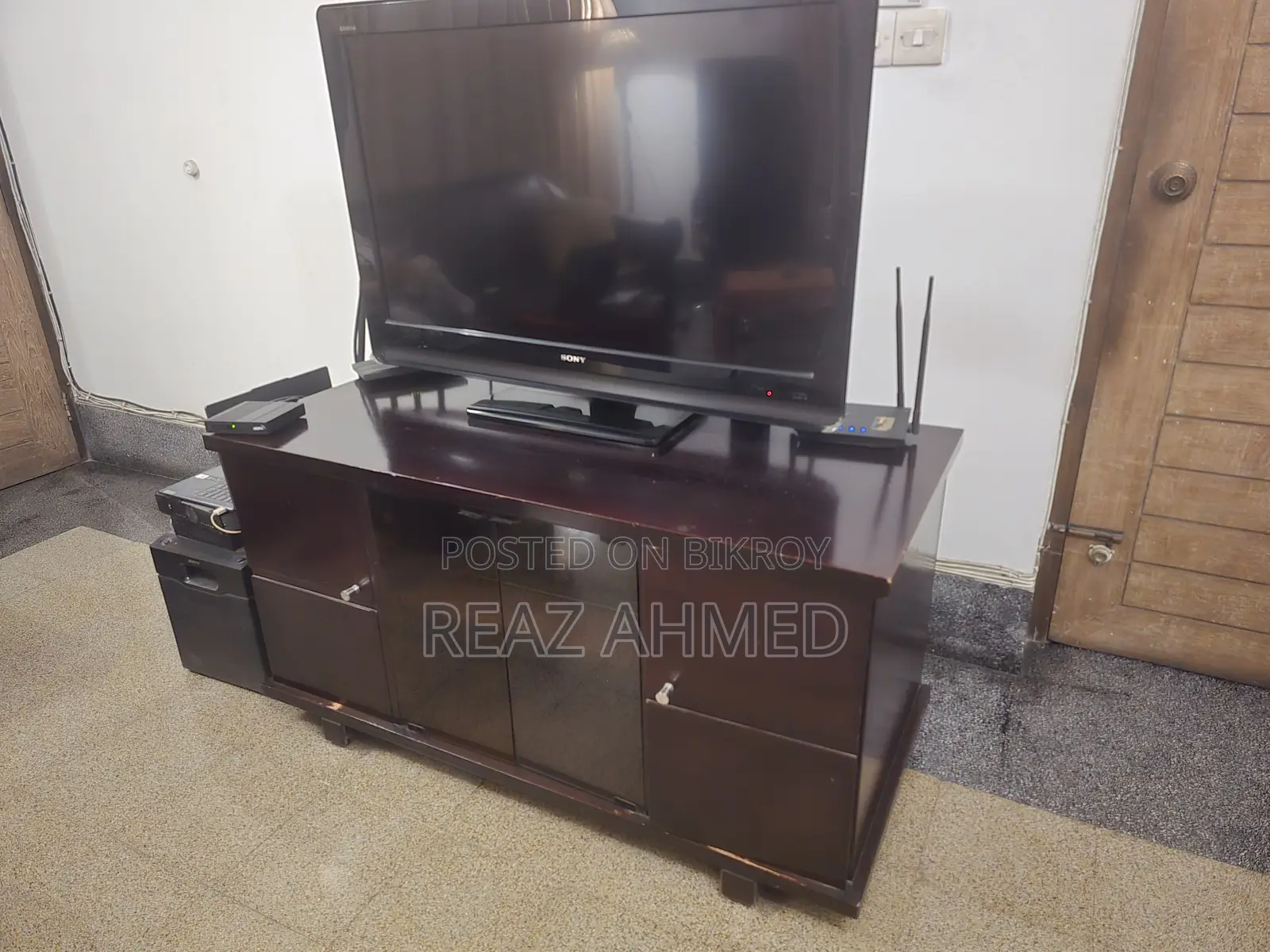 Nice TV Stand