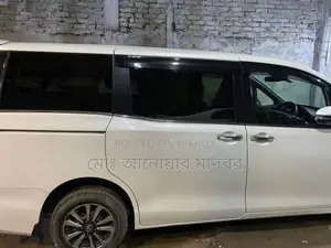 টয়োটা নোয়া ১.৮ এফডব্লিউডি হাইব্রিড (৭ সিটার) ২০২১ সাদা