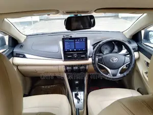 Toyota Yaris SE Hatchback 5dr 2014 Silver