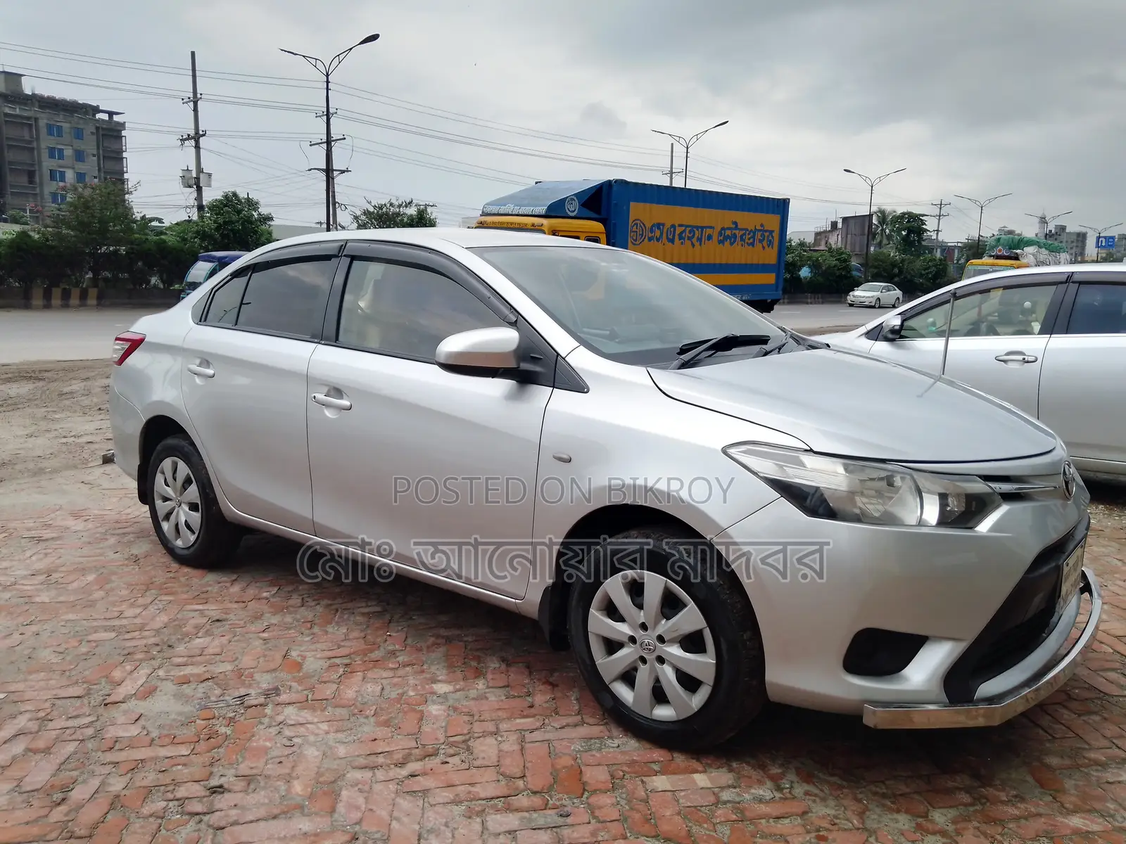 Toyota Yaris SE Hatchback 5dr 2014 Silver