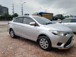 Toyota Yaris SE Hatchback 5dr 2014 Silver