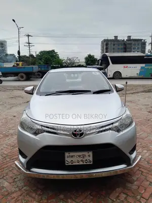 Toyota Yaris SE Hatchback 5dr 2014 Silver