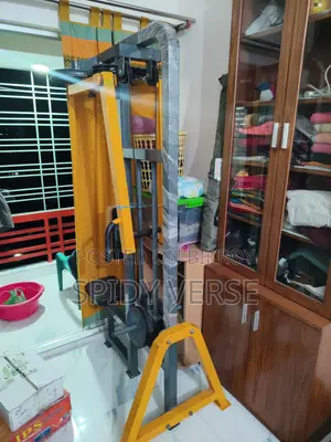 Lat Pulldown Gym Machine