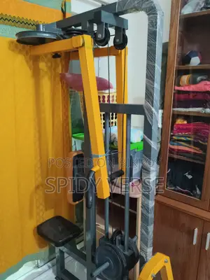 Lat Pulldown Gym Machine