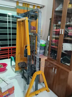 Lat Pulldown Gym Machine