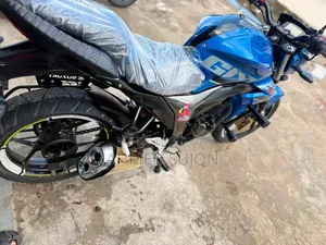 সুজুকি জিক্সার ২০১৮ নীল