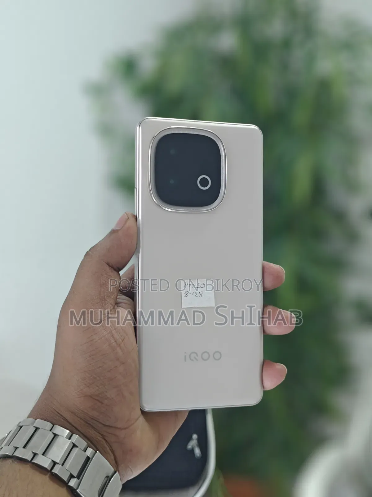 iQOO 128 GB Gold
