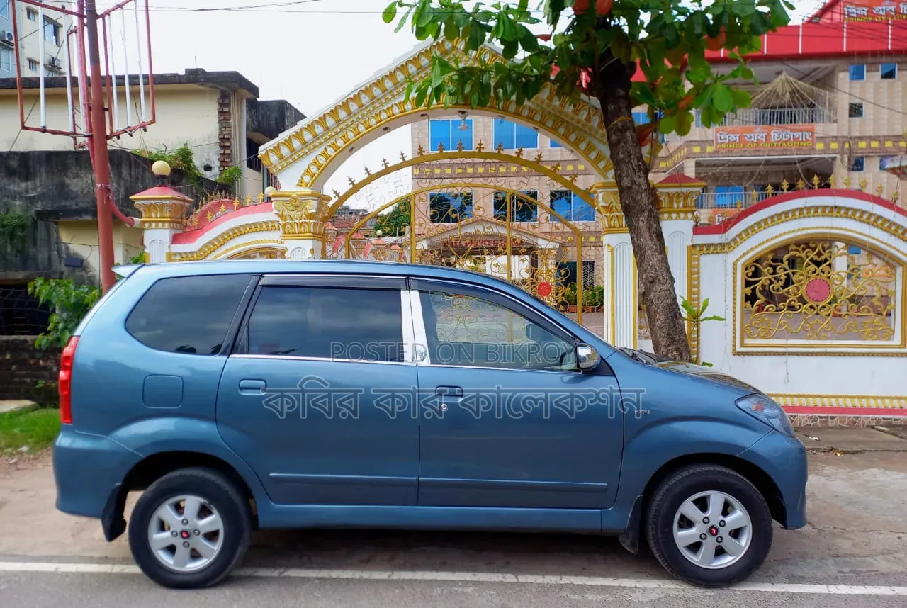 Toyota Avanza 2010 Blue