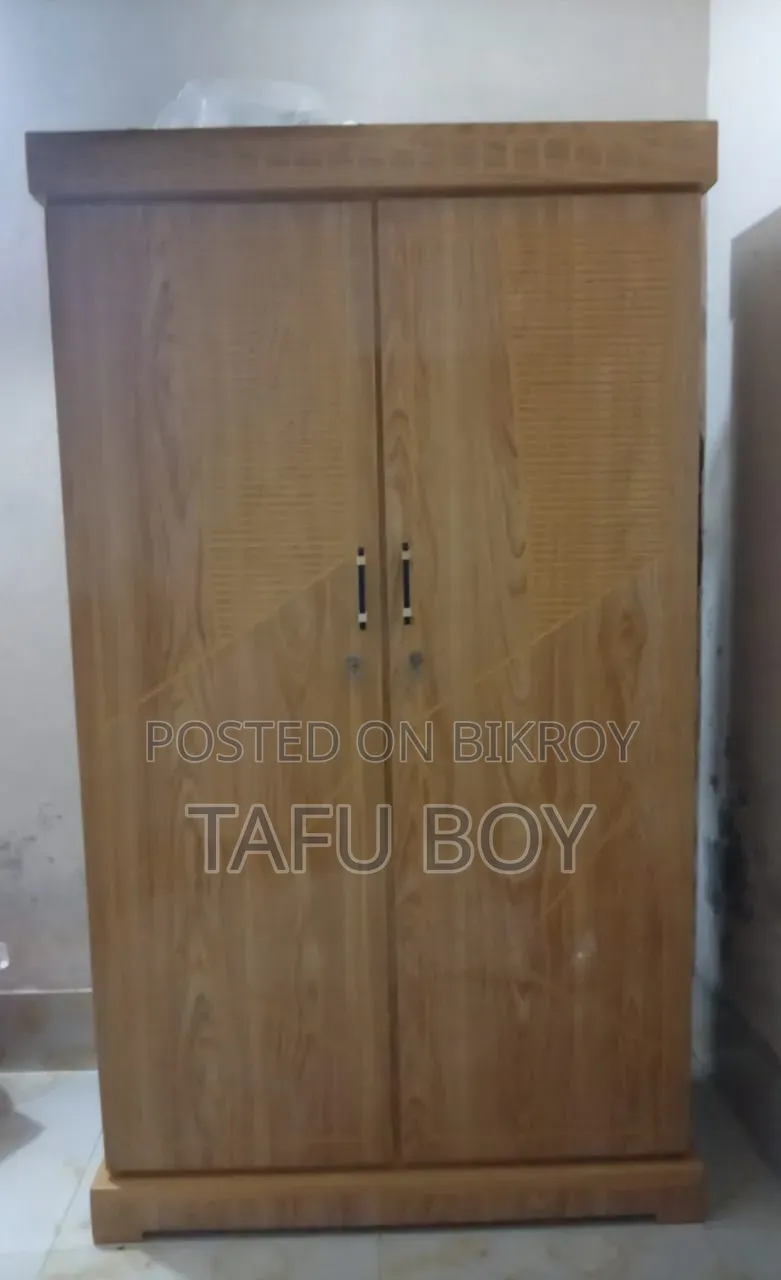 একটি পারটেক্স আলমারি বিক্রি করবো
