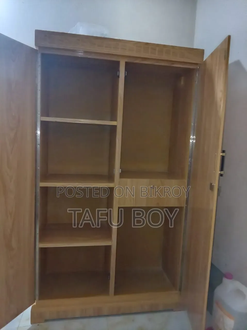 একটি পারটেক্স আলমারি বিক্রি করবো