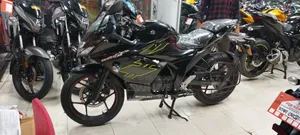 সুজুকি গিক্সার এসএফ ২০২০ কালো