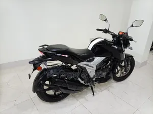 টিভিএস এপাছি আরটিআর ১৬০ ৪ভি ২০২১ ব্ল্যাক